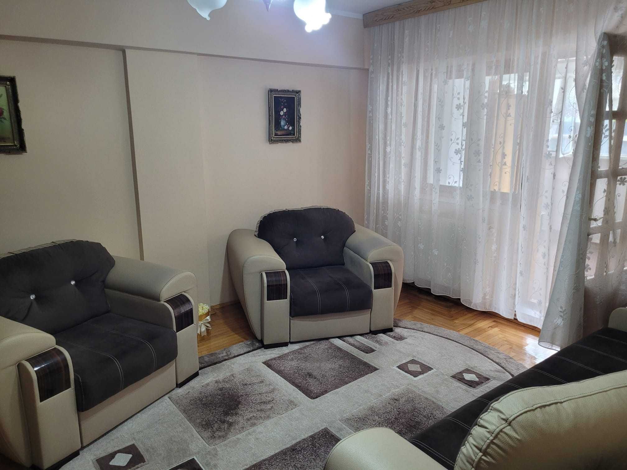 Vând apartament 2 camere 54 metri patrati zonă ultracentrală Pașcani