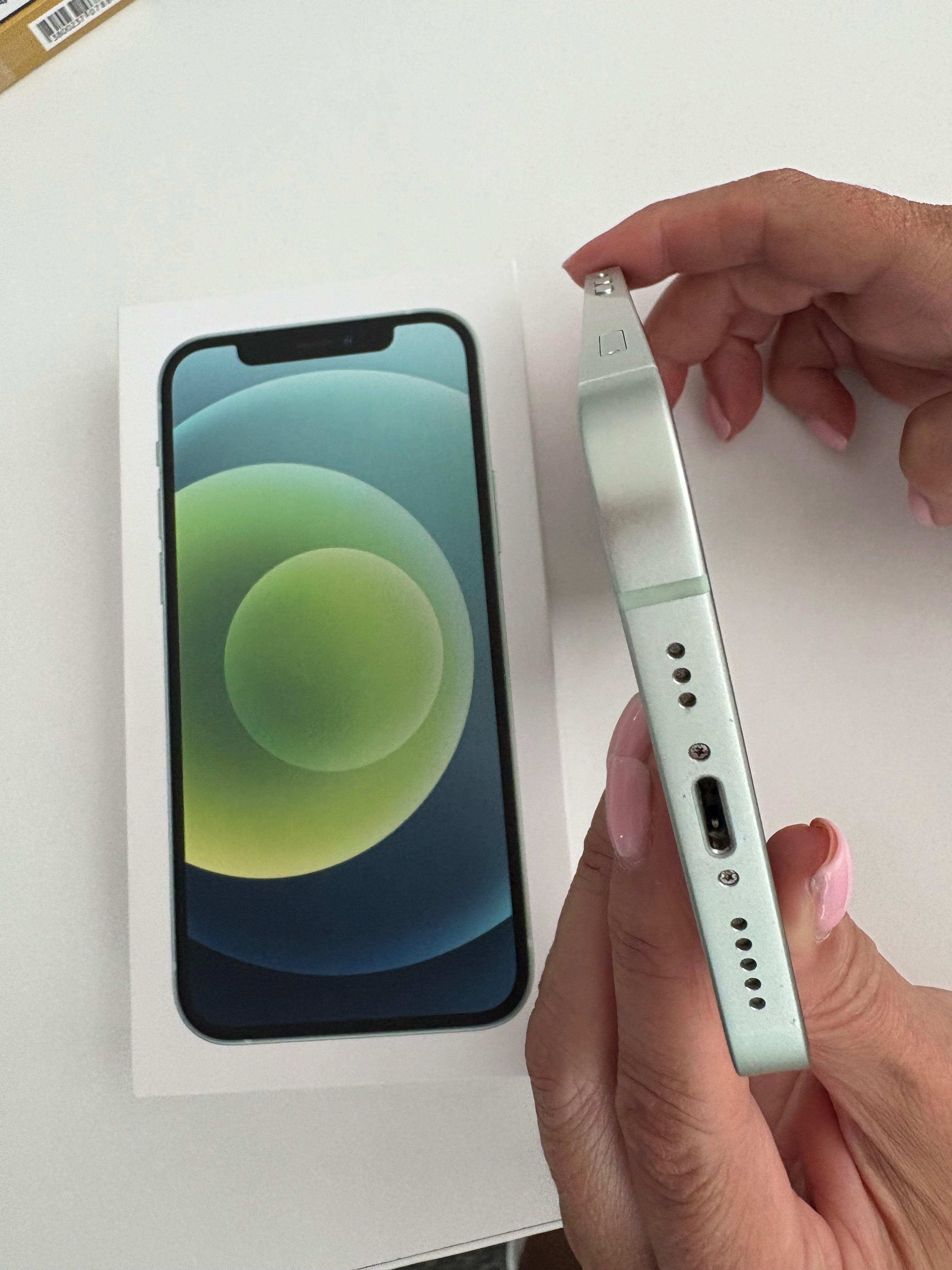 IPhone 12 128GB, протектор + калъфи