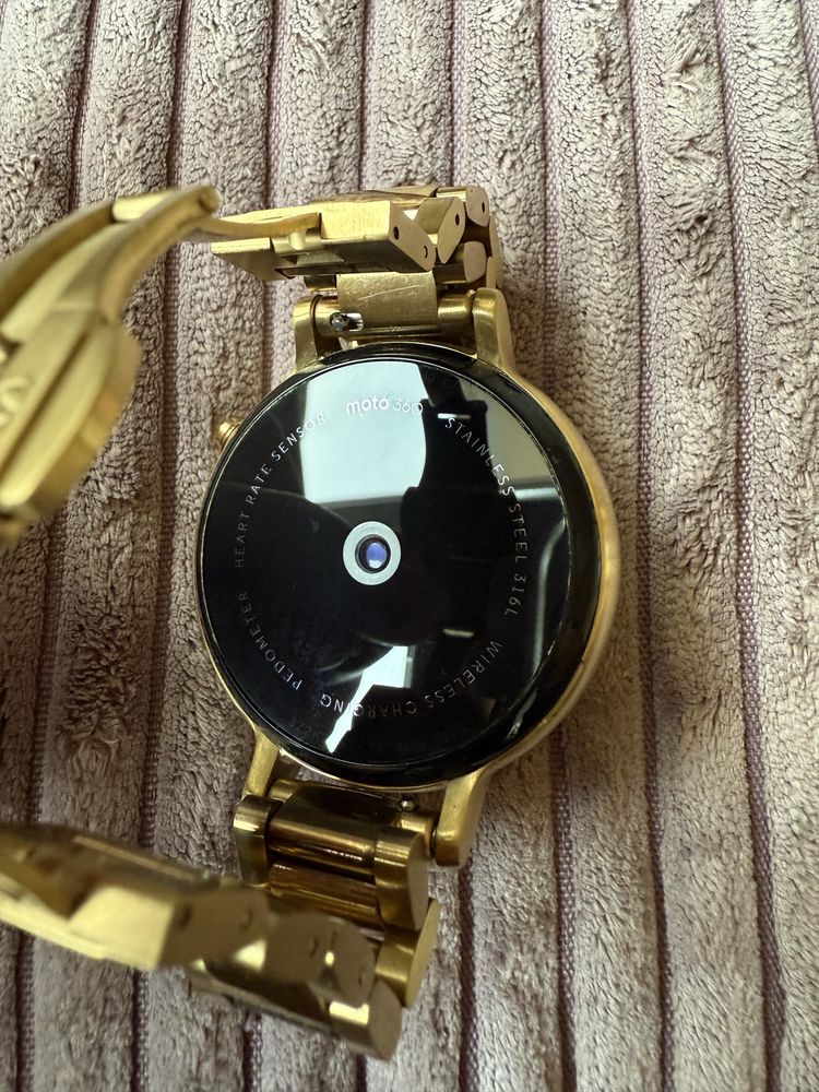 Смарт часы Motorola 360