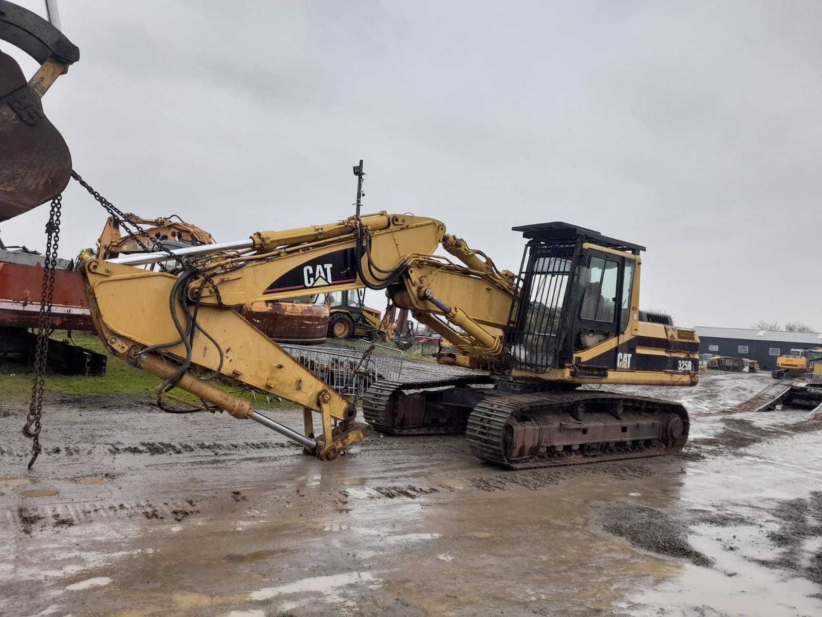 Dezmembrez excavator pe senile Caterpillar 325BL