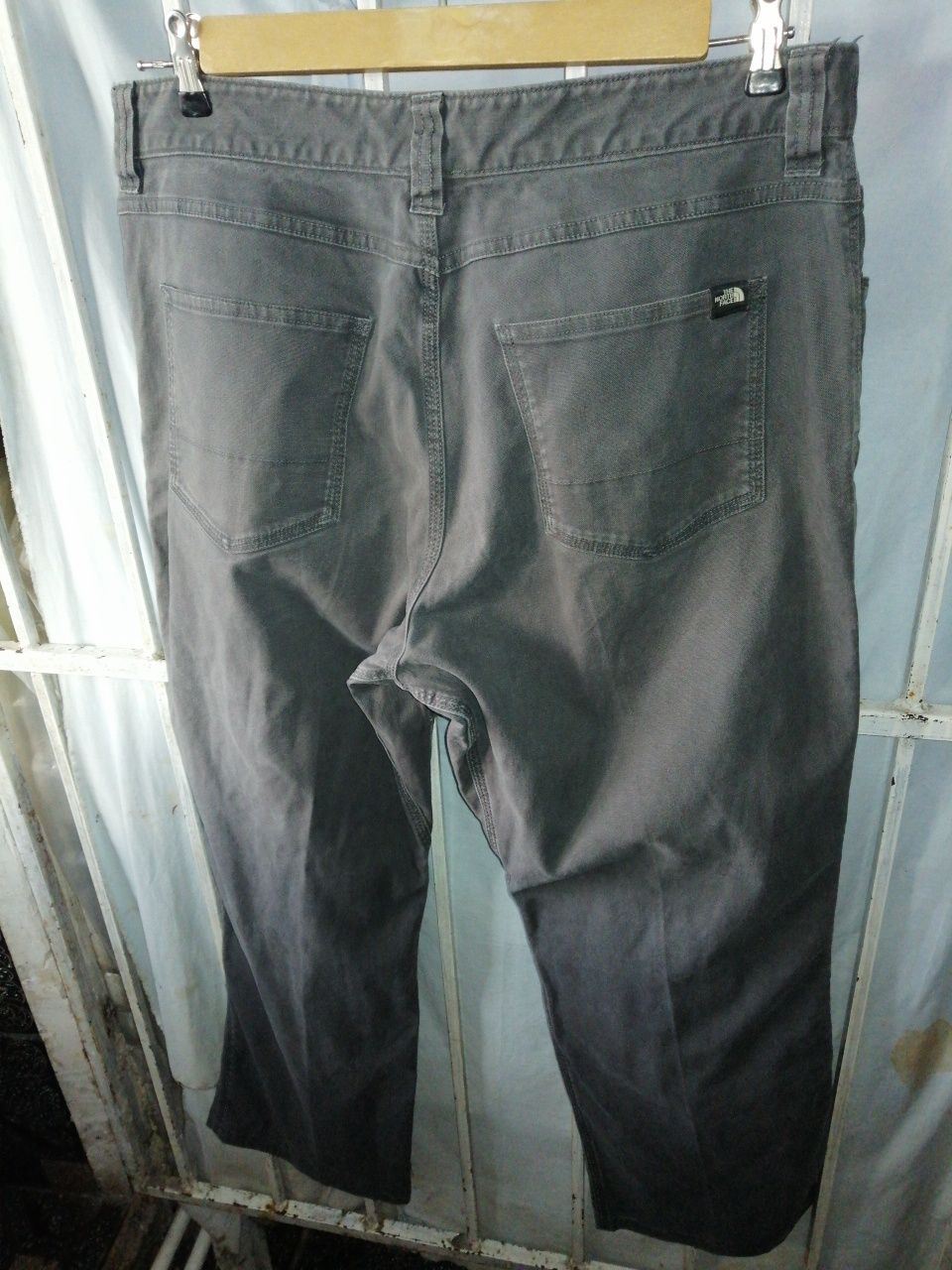 The north face pantaloni din denim de  bărbați masura 36/L