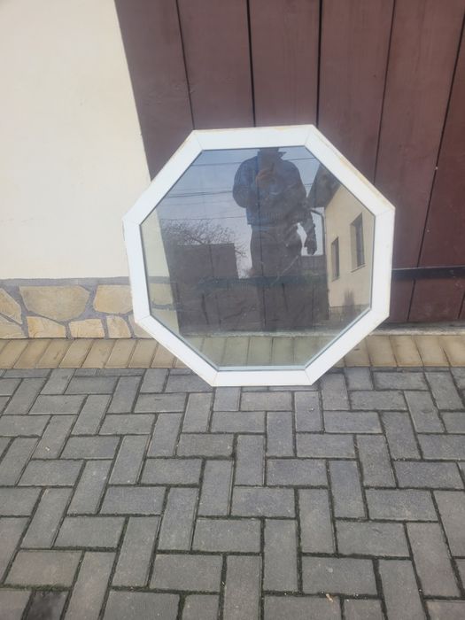 Geam cu rama aluminiu