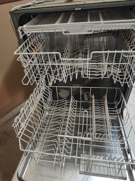 Съдомиялна Miele G2470 SCVI за ремонт или части