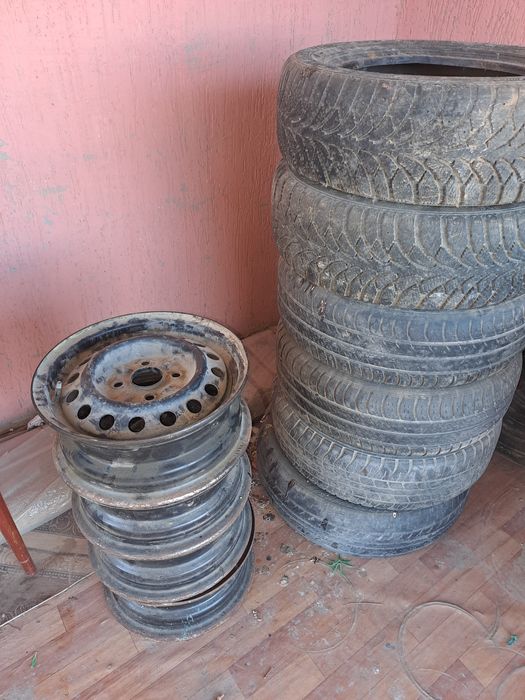 Покрышки,  шины.
