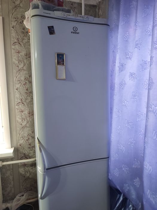 Холодильник Indesit