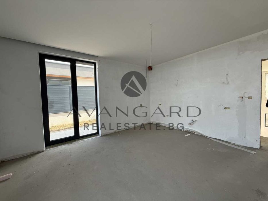 Продава се Къща в с. Белащица, Област Пловдив - 330 кв.м за 1623 €/кв.м - Снимка #2
