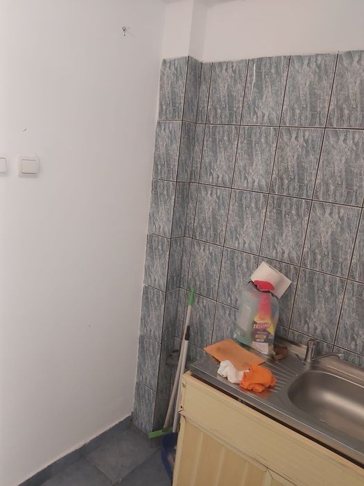 Vând garsoniera nemobilata