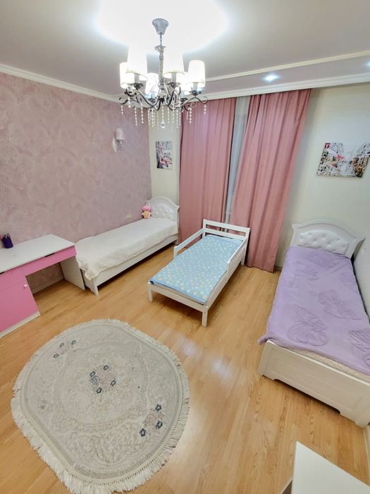 Срочно продам 3 комнатные квартира район Экспо