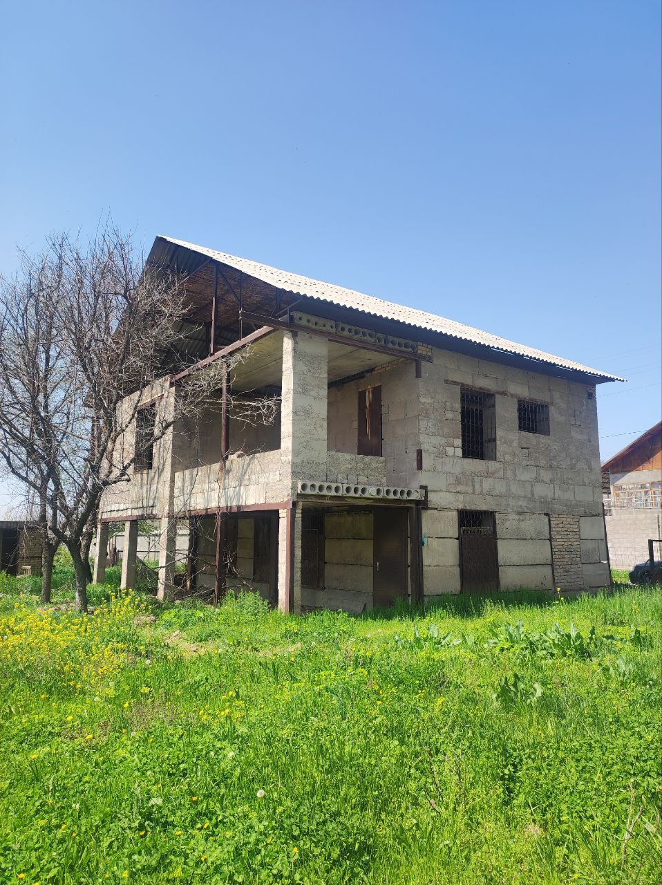 Zudlik bilan dacha sotiladi
