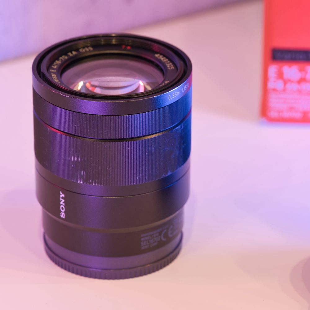 Обектив Sony Zeiss SEL 16-70mm f/4 Vario-Tessar T* E ZA OSS (SEL1670Z)
