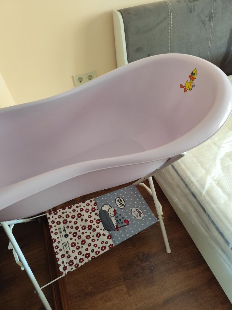 Бебешко корито със стойка Hello Kitty