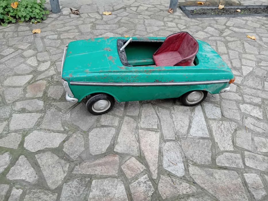 Ретро кола с педали москвич