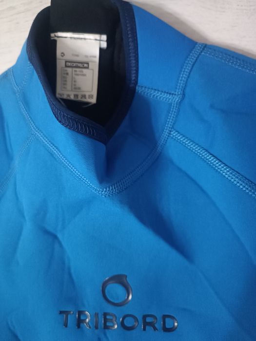 Vând combinezon de înot băieți Nou