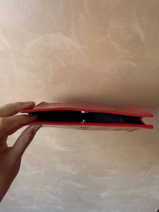 Оригинален несесер за гримове Yves Saint Laurent Red Glossy Pouch