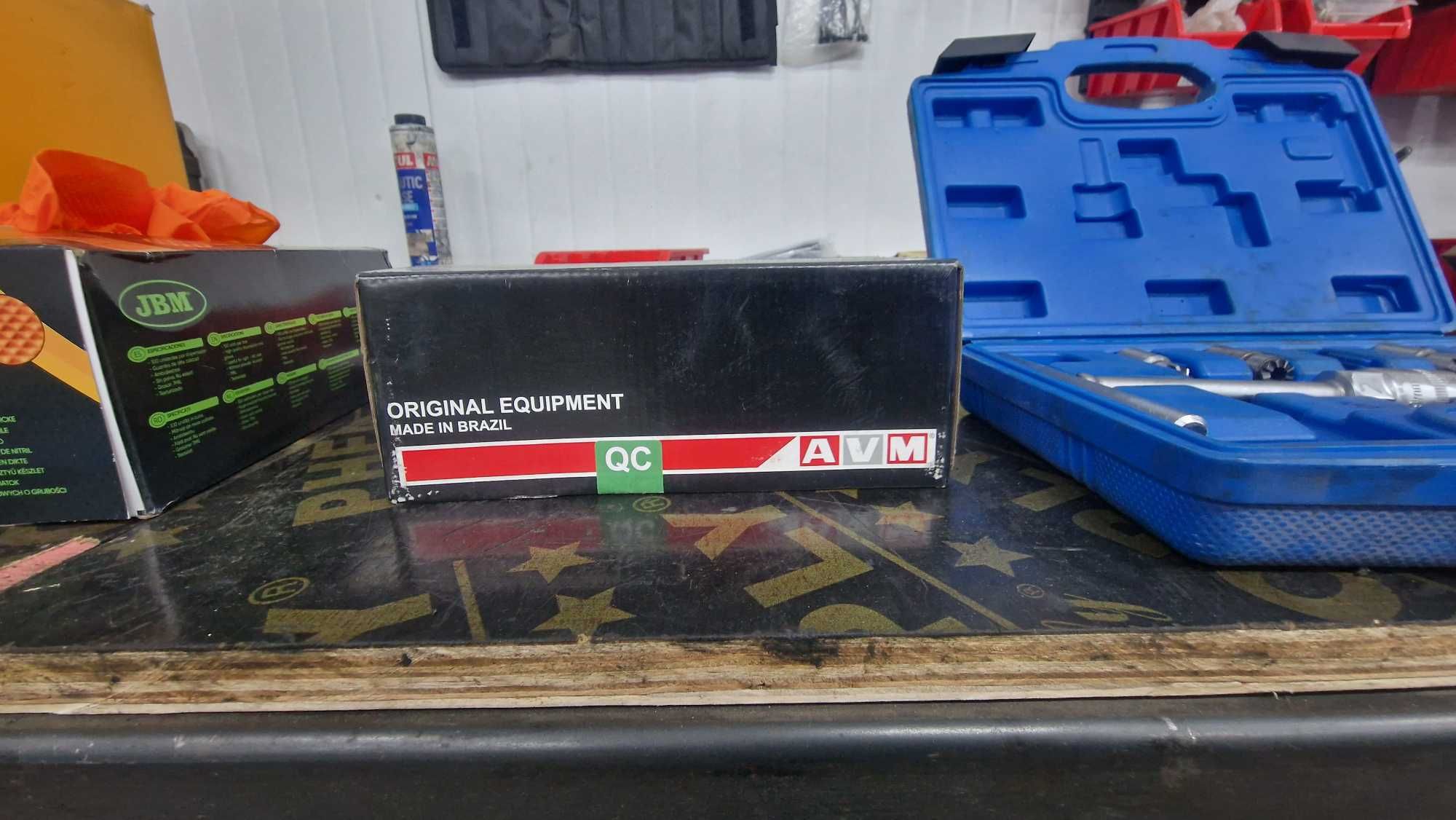 Продавам хъбове модел AVM428