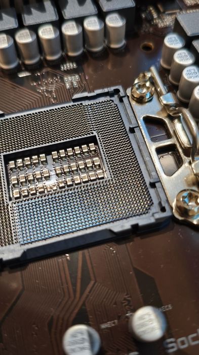 Gigabyte b760 ddr4 замяты ножки сокета