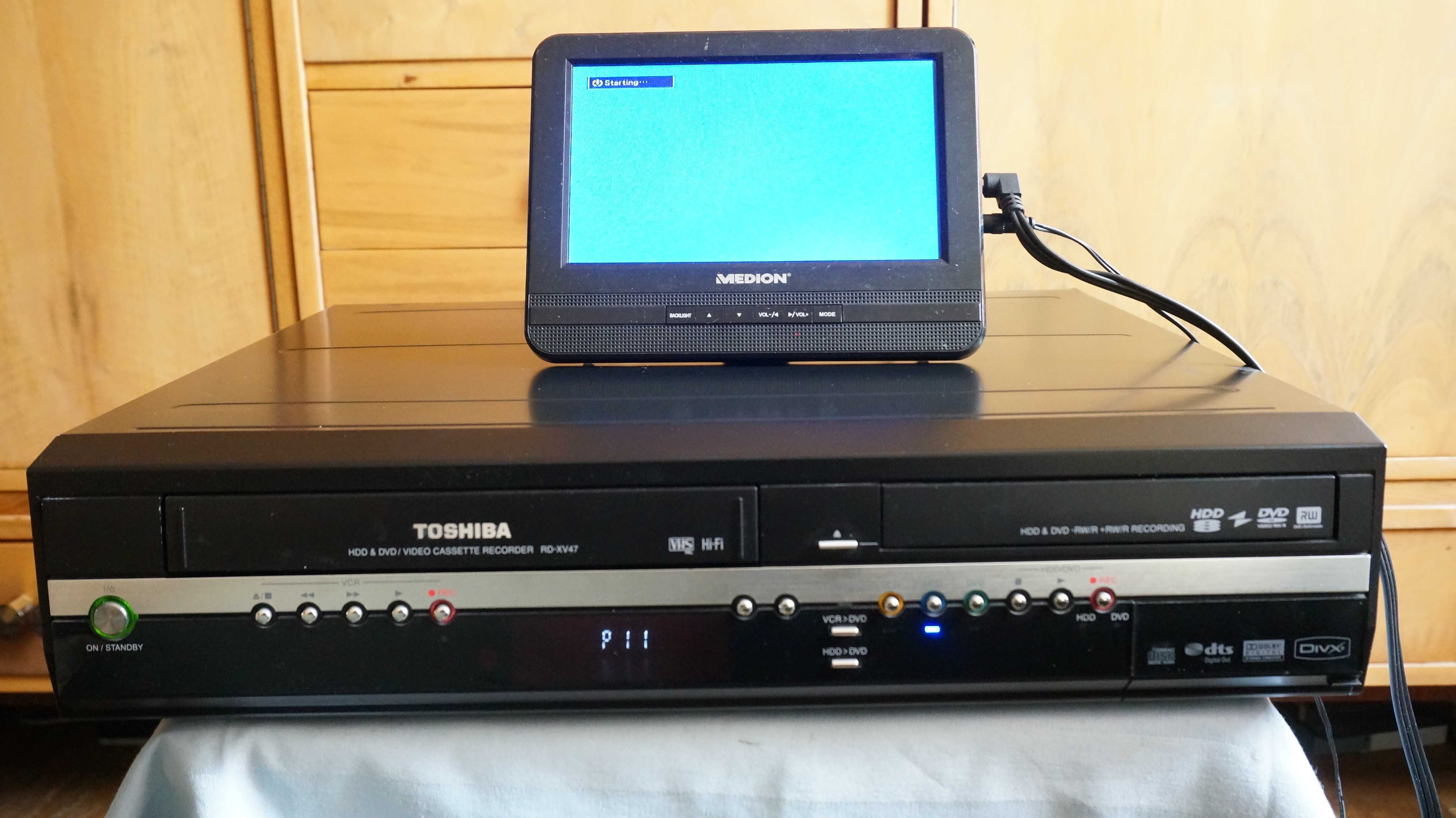 Triplu video recorder HDD DVD VHS Toshiba RD-XV47 DEFECT