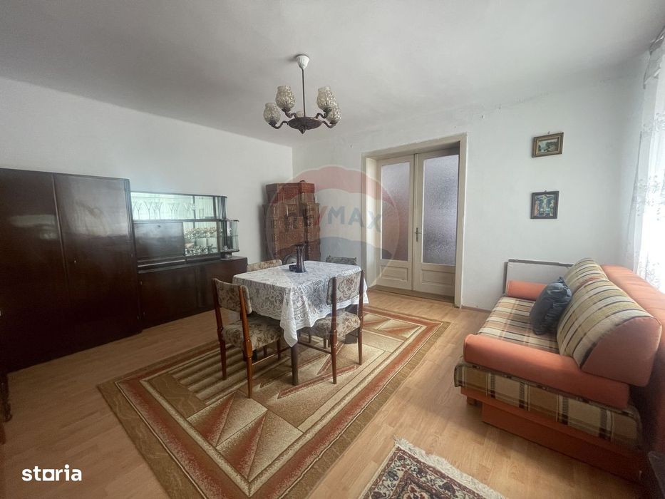 Casa cu 2 camere de inchiriat in zona Dambu Rotund