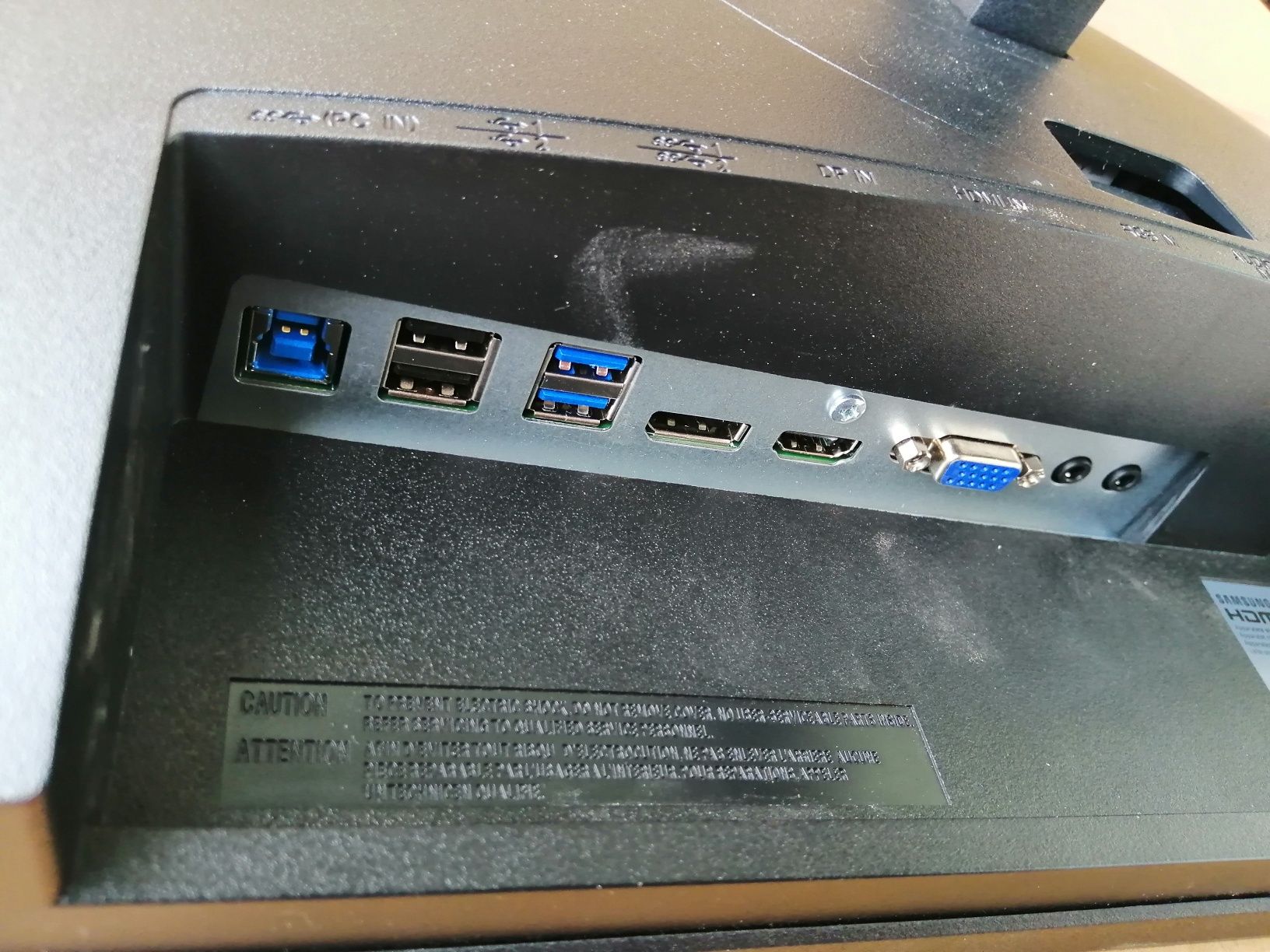 Счупен дисплей , Монитор Samsung S24R650FDU