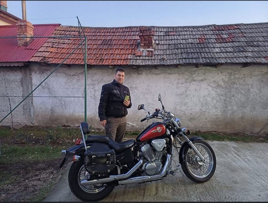 Motocicleta Honda VT Shadow C 600