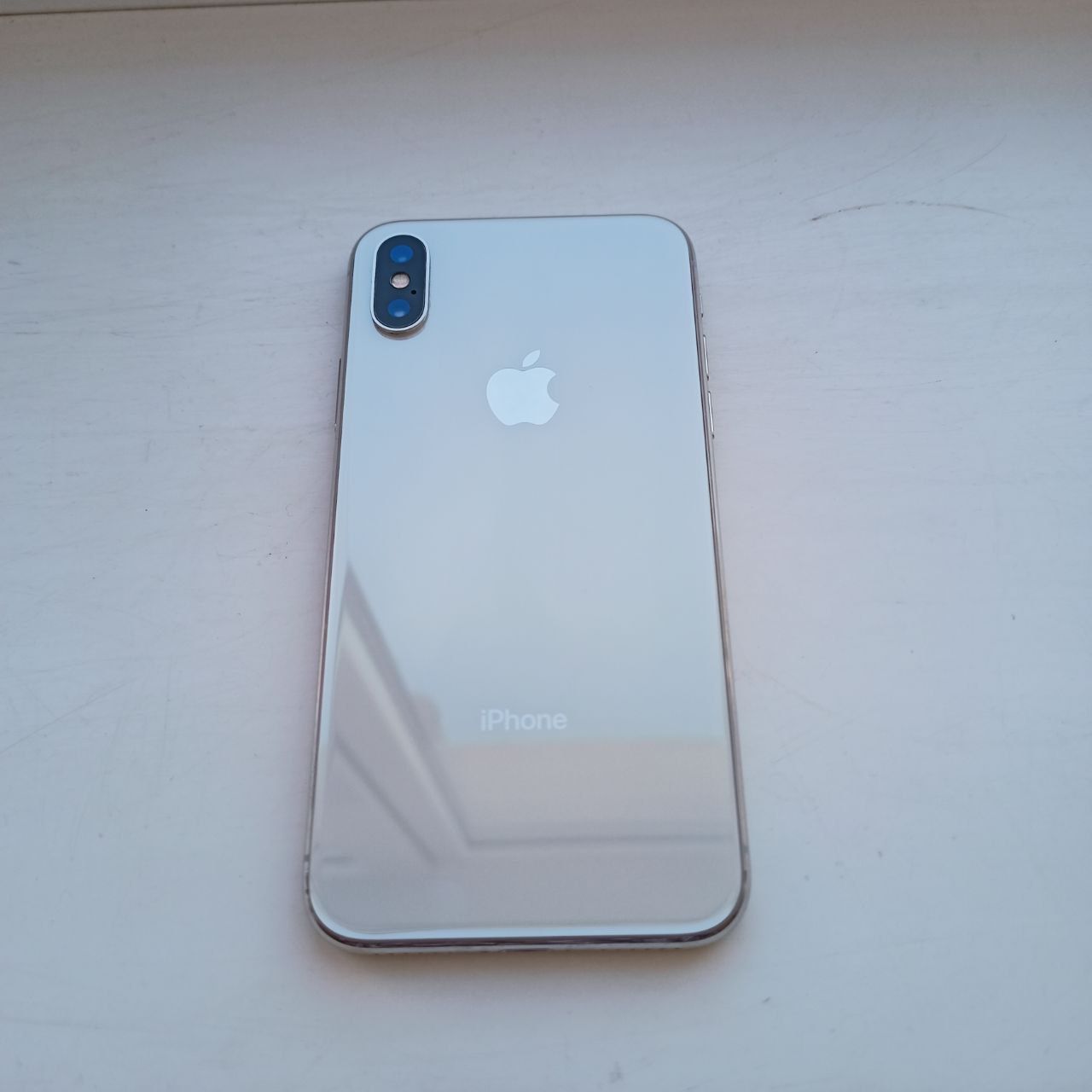 IPhone X в белом цвете, 64гб, версия 15, в отличном состоянии