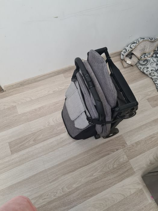 Vand carut copii foarte bun