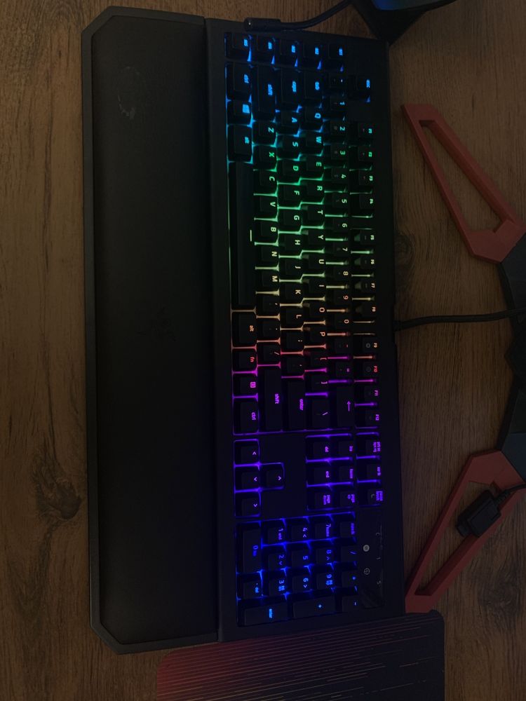 Геймърска клавиатура Razer Blackwidow Chroma V2