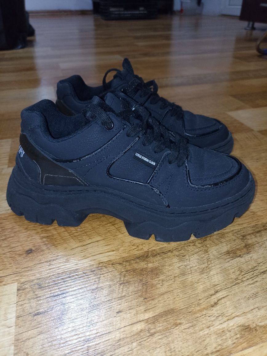 Adidași Zara fete!