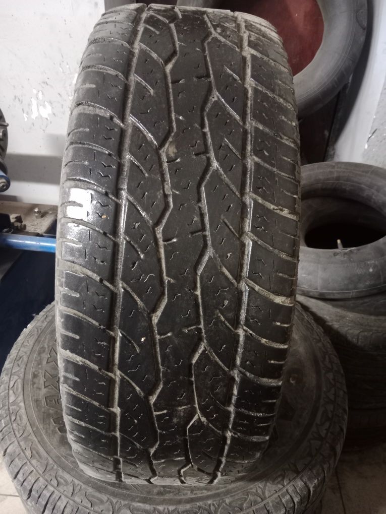 Резина на 255/70R15