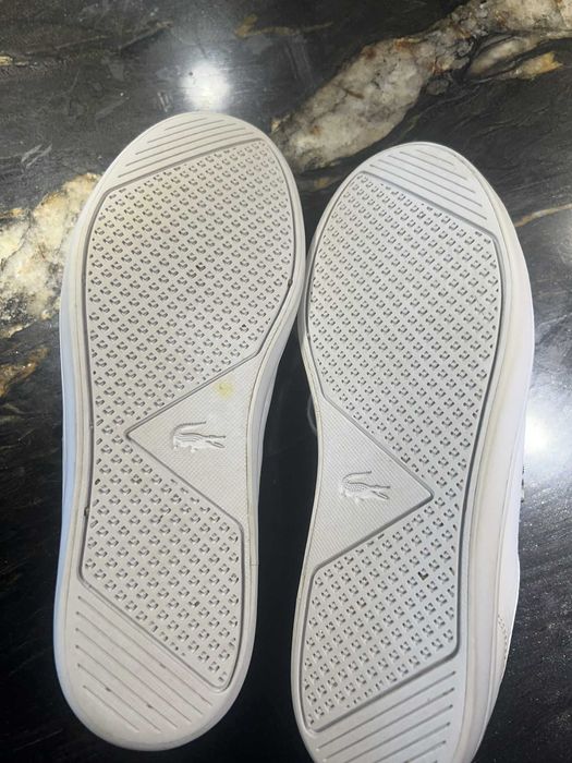 Удобни La coste маратонки с метално лого