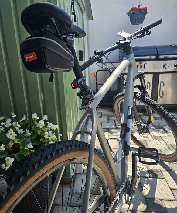 Bicicleta CUBE Attention Pro cadrul 24", roti 29" , Gri metalizat