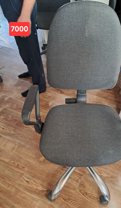 Офисные кресла и тумбы б\у