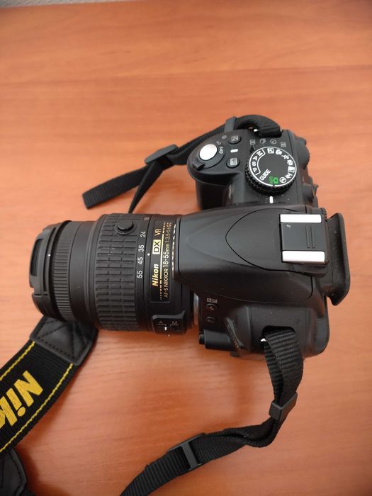 Nikon D3100 + обектив 18-55''