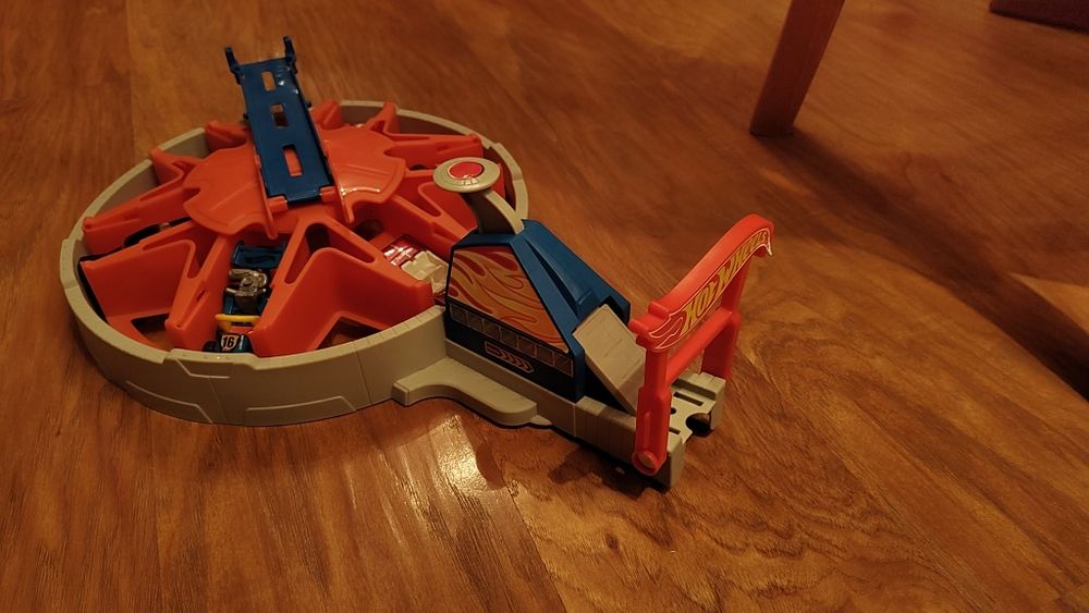 Hot Wheels катапулт