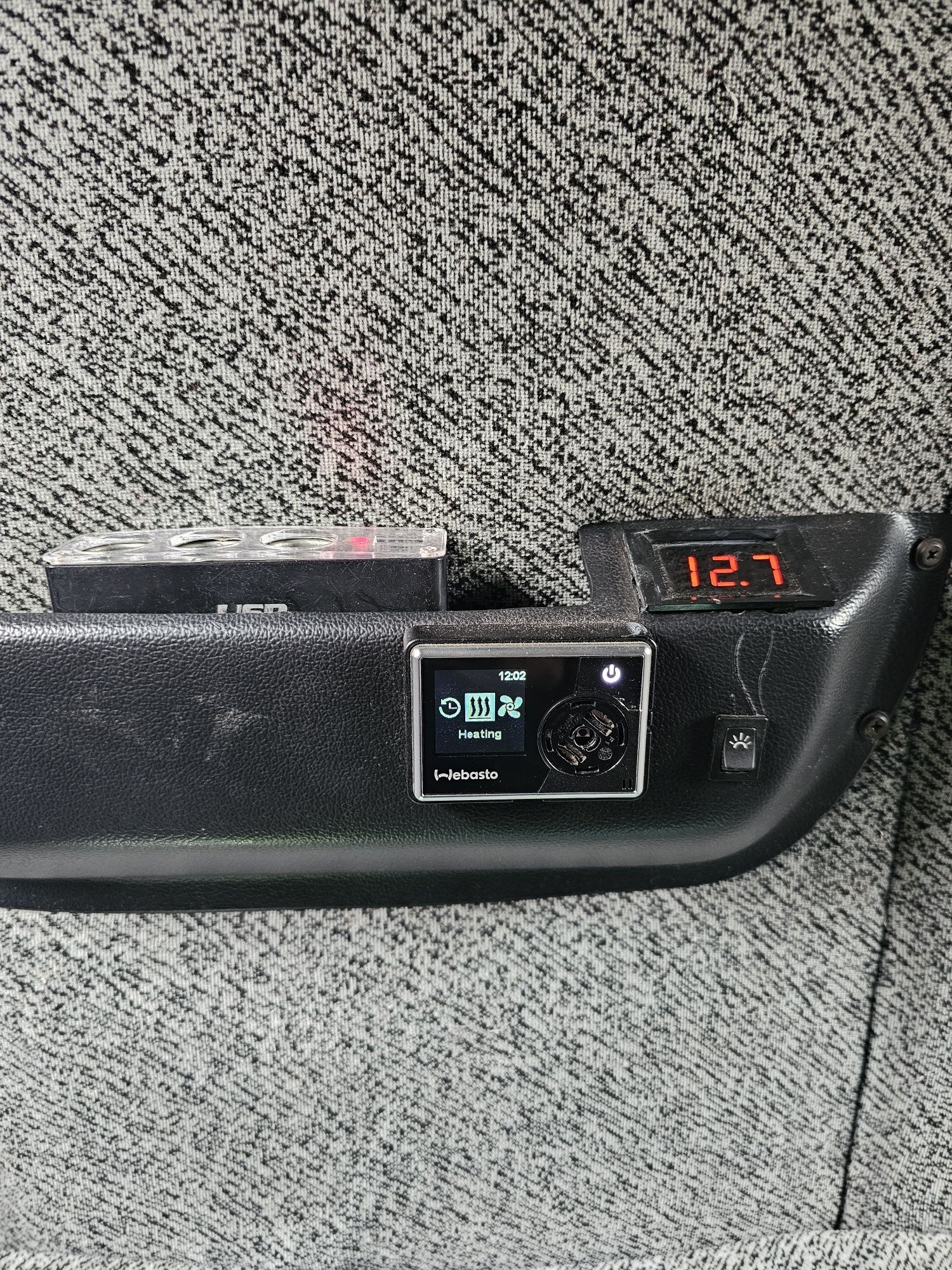 Vând Peugeot Boxer motor 3.0 Iveco, 2016 ,cu lift 750 kg!!!