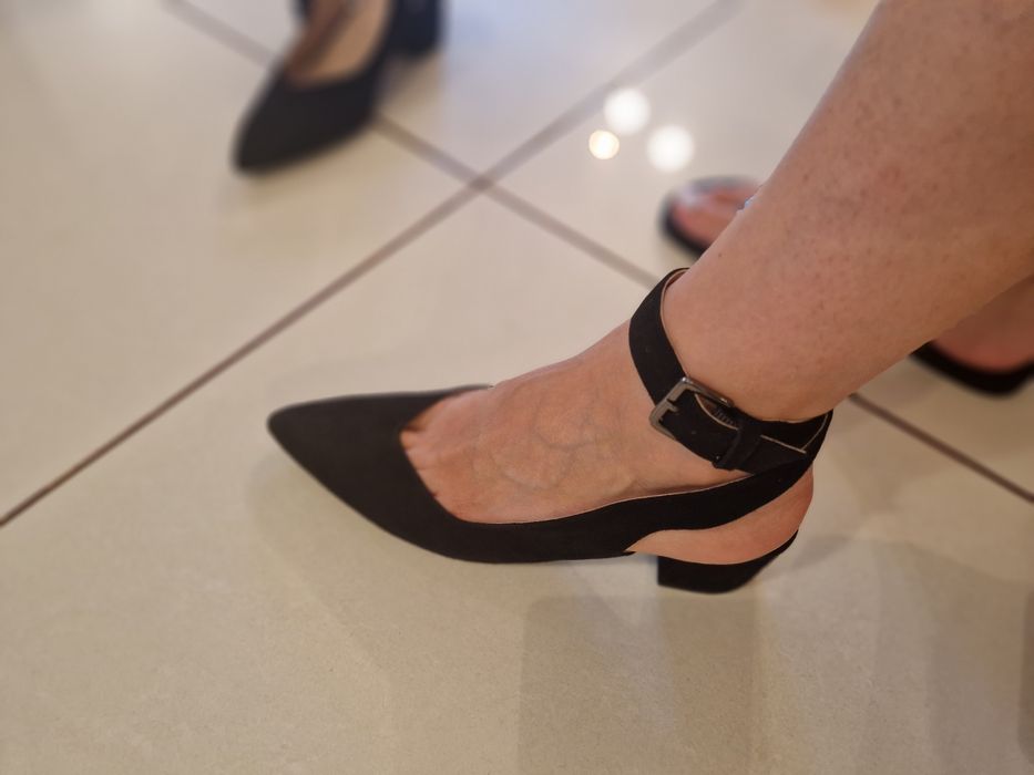 Vând pantofi femei.