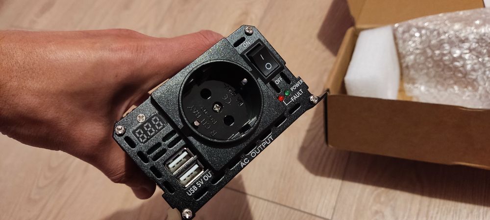 Автомобилен инвертор Foval, 12V към 220V, 2200W, 2 USB порта