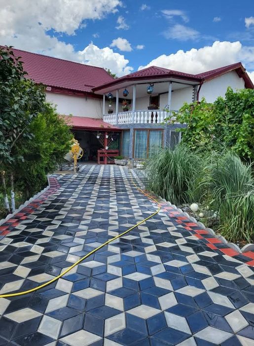 Pavaj si capace de gard