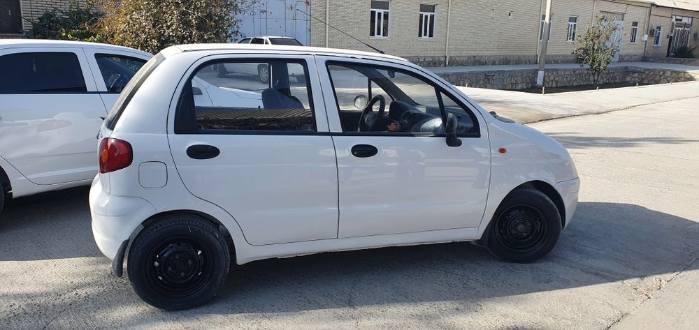 Matiz aftomashinasi sotiladi