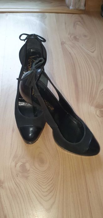 Pantofi stiletto