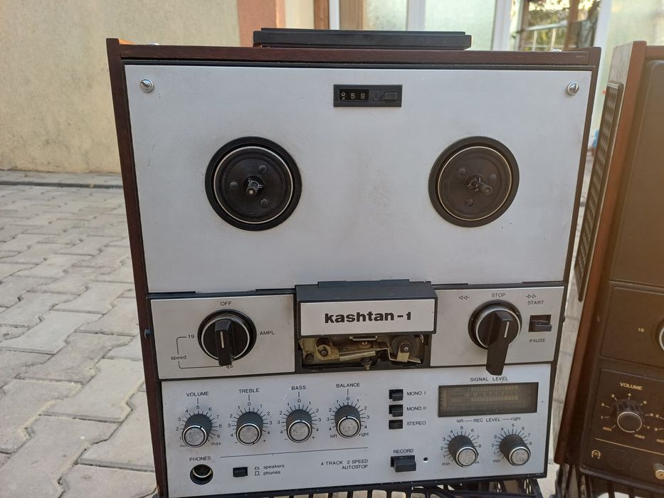 Vând doua magnetofoane kastan
