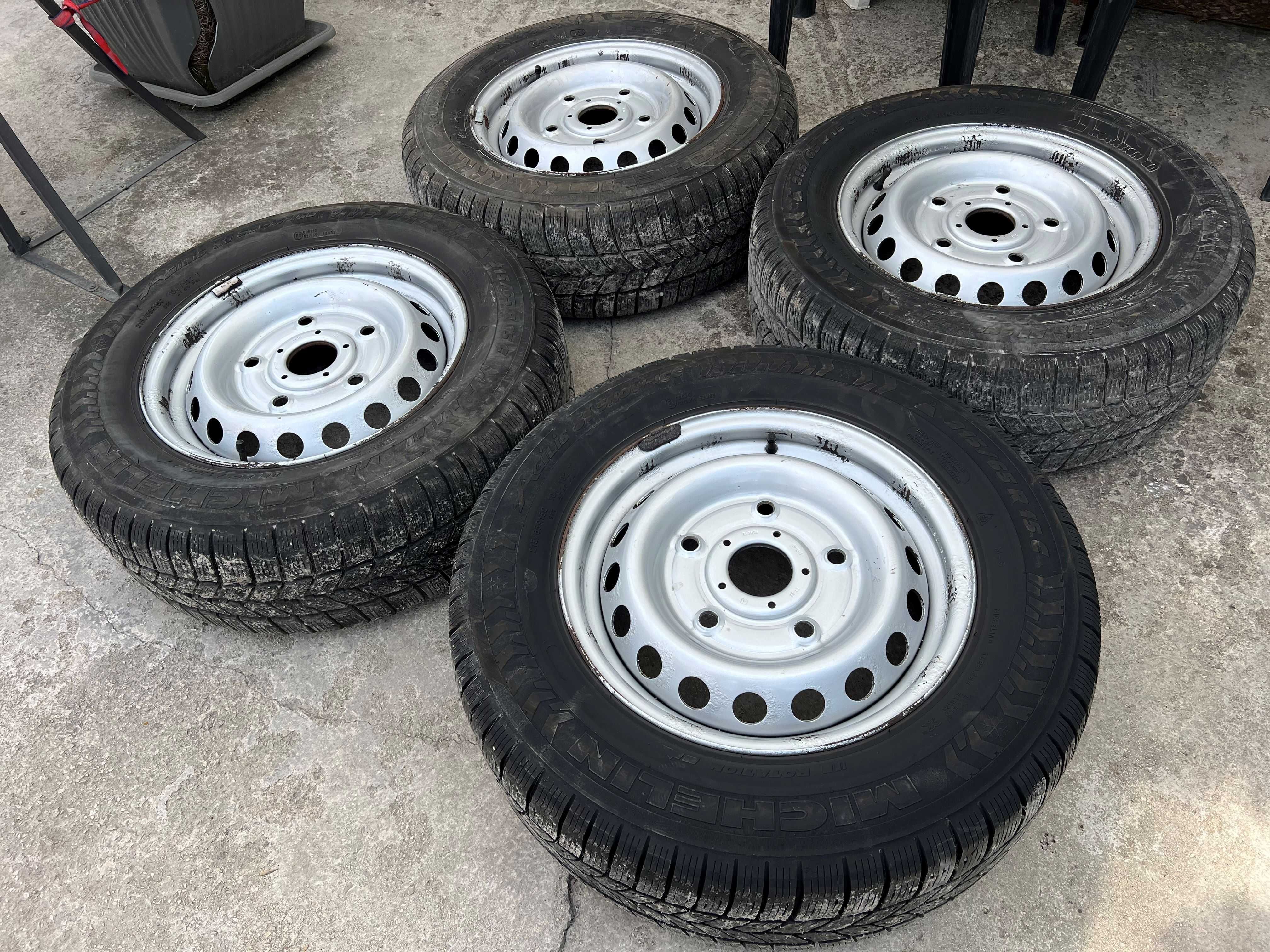 Продавам зимни гуми Michelin DOT3123 с джанти за бус ФОРД/FORD!