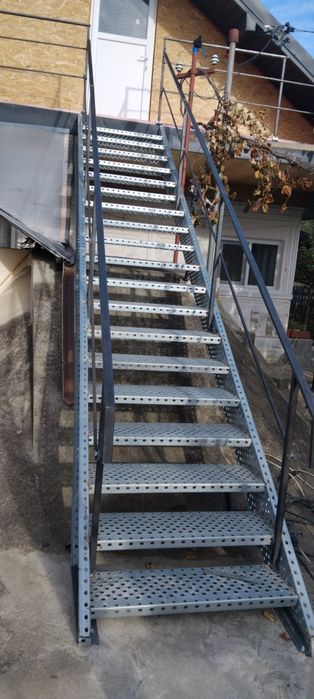 Scara zincate la comanda în toată tara oferim și montaj