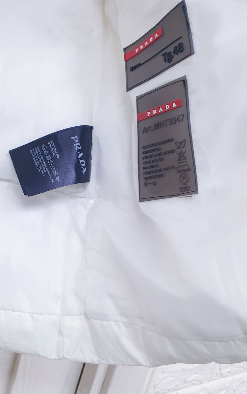 Безрукавка PRADA унисехс.200сум бу