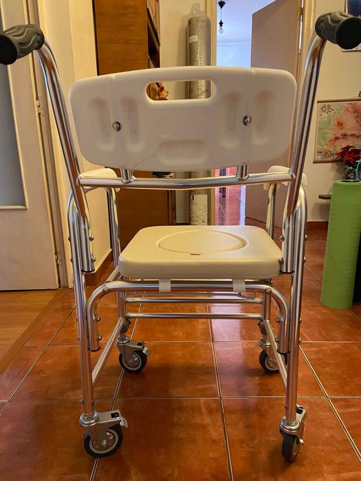 Vand scaun WC cu rotile impermeabil, nefolosit