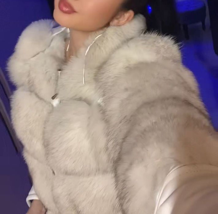 Стилно зимно яке с естествен косъм от лисица