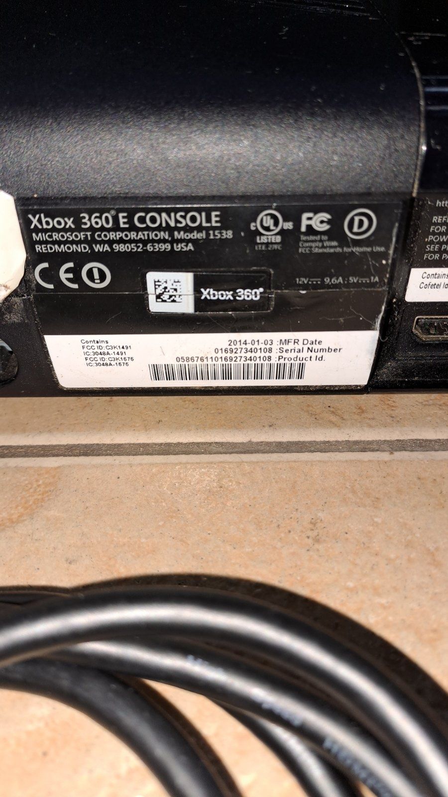 XBox 360 с 1 оригинален безкабелен джойстик ПЕРФЕКТНО РАБОТЕЩ  -200лв