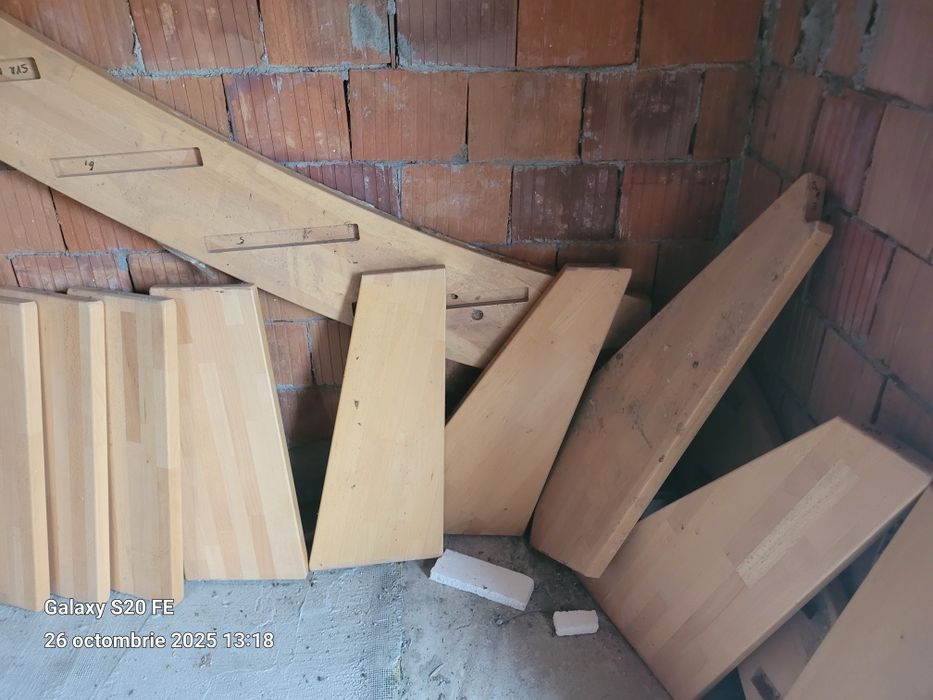 Vând scari lemn fag