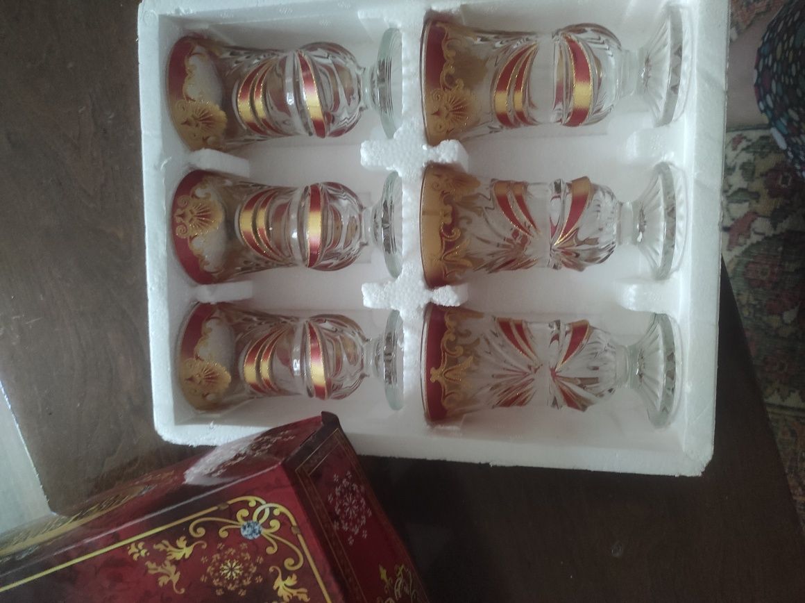 Продаются разные бокалы.