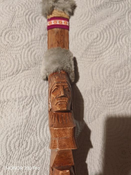 Сувениран  лък с дърворезба